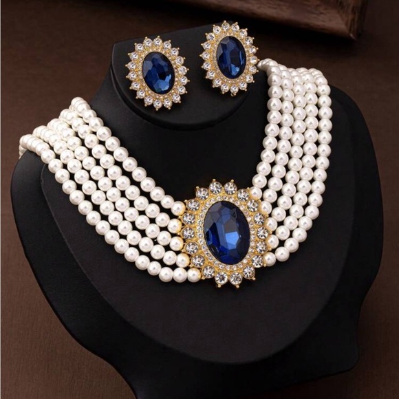 Jewelry - Vintage Elegant Luxurious  Gold Plated Rhinestone Faux Pearl Beaded Necklace